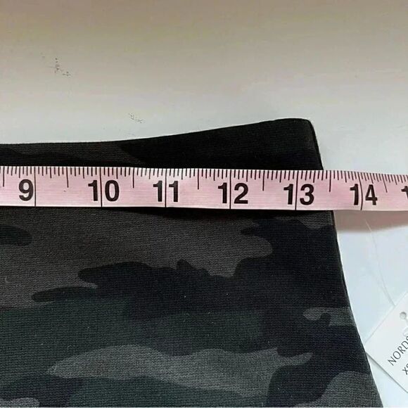 Sanctuary Camo Print Ponte Pencil Skirt Size X-Small NWT - Picture 4 of 6